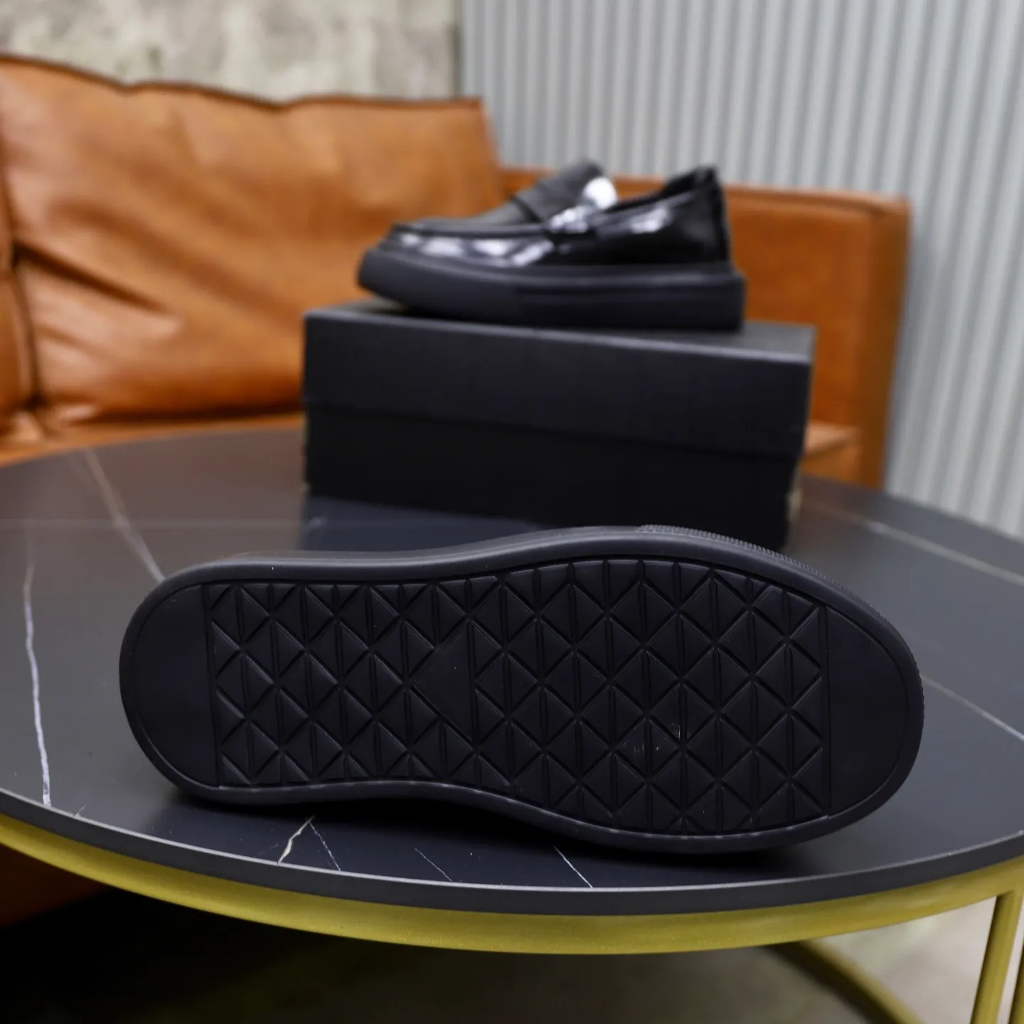 Ex-factory price: 500💰🙅‍♂️🙅‍♂️🙅‍♂️ Brand: PRADA Standard code: Men's code 38-44 (45 can be customized) Grade: Same style as the official website Original order quality Material: Original cowhide surface Comfortable lining Original outsole Style category: Men's fashionable casual leather shoes Distinguished big-name luxury elements Top luxury Color: Color of the actual picture